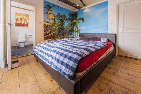 1 bedroom flat to rent, Clapham Common South Side, London SW4