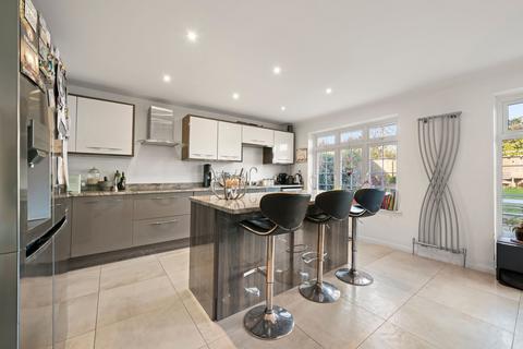 14 Grafton Close, Worcester Park, KT4 7JY