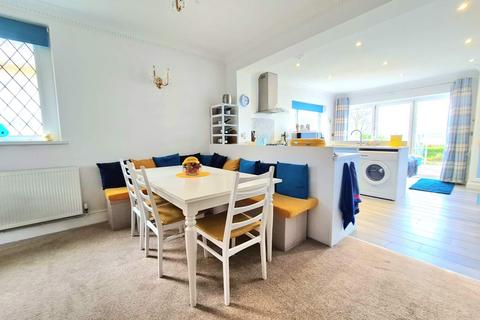 2 bedroom bungalow for sale, Crofty, Swansea, City And County of Swansea.