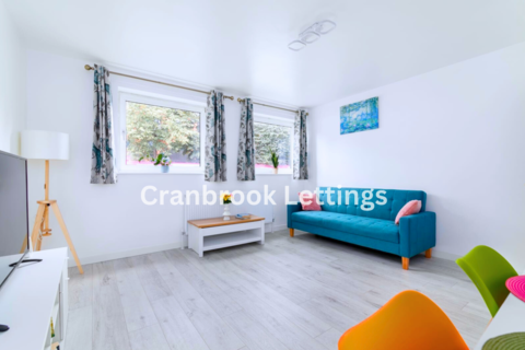 2 bedroom flat to rent, Cranbrook Road, IG6 1HN