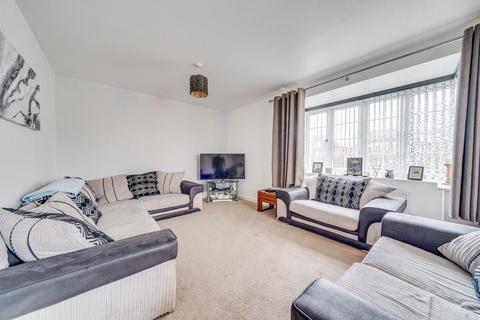 undefined, Family home in Yatton's popular Chestnut Park