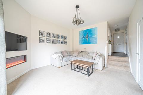 5 Observer Point Road, Overton, Basingstoke, RG25 3FA
