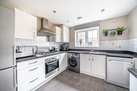 5 Observer Point Road, Overton, Basingstoke, RG25 3FA