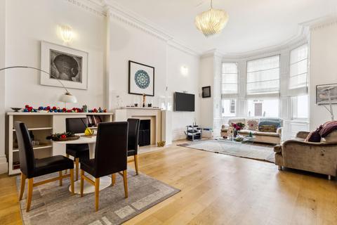 3 bedroom flat to rent, Queen's Gate Gardens, South Kensington, London, SW7