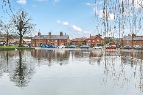 3 bedroom end of terrace house for sale, Estcourt Street, Devizes