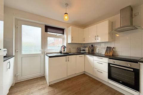 2 bedroom end of terrace house for sale, Spinney Path, Monkmoor, Shrewsbury