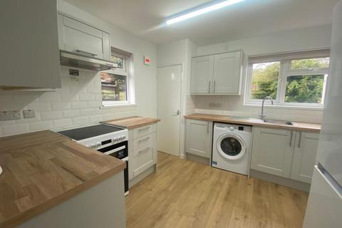 3 bedroom semi-detached house to rent, Camberley