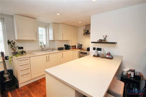 1 bedroom flat for sale, Station Approach, Epsom KT17