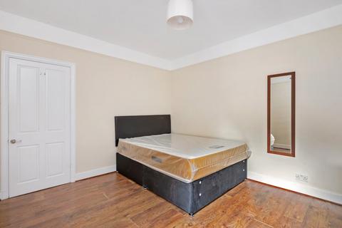 2 bedroom flat to rent, Grantham Road, London W4