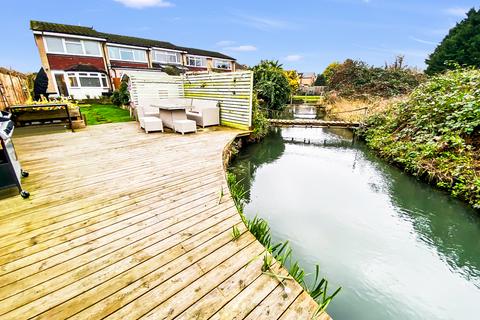 3 bedroom end of terrace house for sale, Linden Way, Shepperton TW17