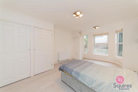 3 bedroom flat for sale, Second Avenue, Hendon, London