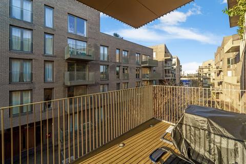 1 bedroom flat for sale, Halyards Court, Brentford, TW8