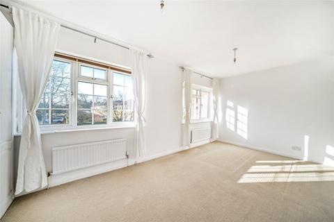 32 Bates Walk, Addlestone, KT15 2DQ
