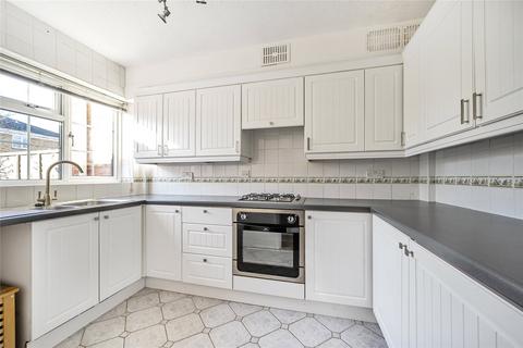 32 Bates Walk, Addlestone, KT15 2DQ