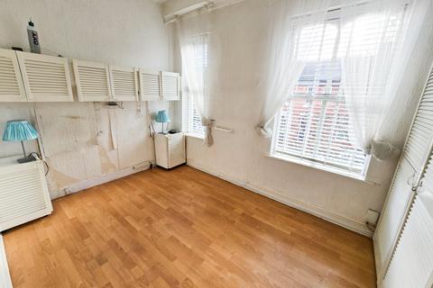 2 bedroom terraced house for sale, Thornton Road, Fallowfield