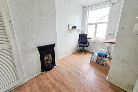 2 bedroom terraced house for sale, Thornton Road, Fallowfield