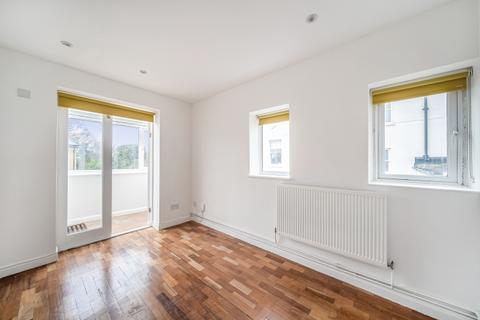 2 bedroom flat to rent, Kingston Hill, KT2