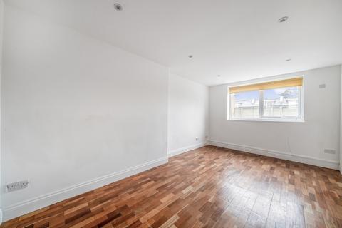 2 bedroom flat to rent, Kingston Hill, KT2