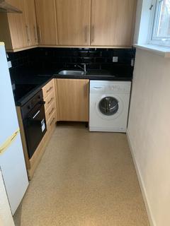 Studio to rent, Rabournmead Drive, Northolt