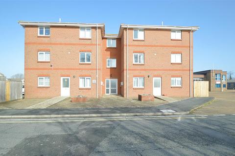 2 bedroom flat for sale, ALLOCATED PARKING * SANDOWN