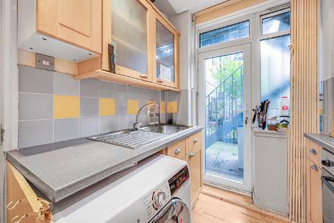 3 bedroom flat for sale, Charlbert Street, St John's Wood