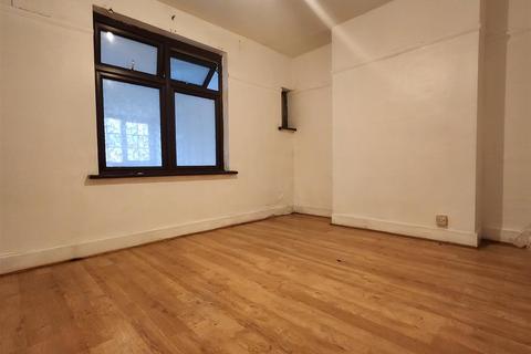 3 bedroom terraced house for sale, Roman Road, London - CHAIN FREE!