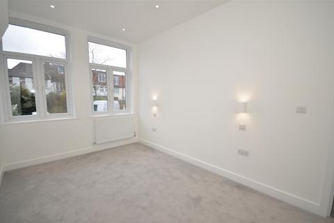 2 bedroom apartment to rent, High Road, East Finchley, London