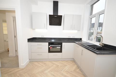 2 bedroom apartment to rent, High Road, East Finchley, London