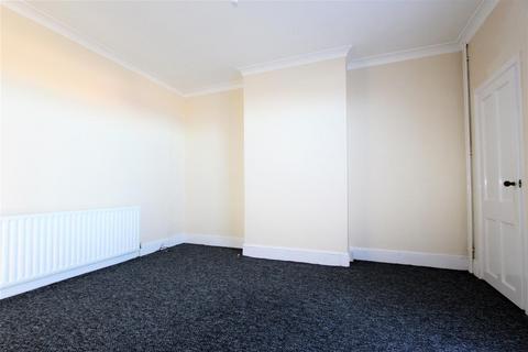 3 bedroom terraced house to rent, Chatham Hill, Chatham ME5