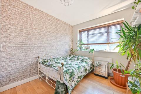 1 bedroom flat for sale, Brewster Gardens, North Kensington, London, W10