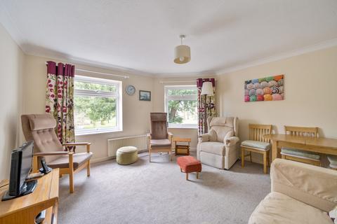 2 bedroom retirement property for sale, Market Square, Alton, Hampshire, GU34