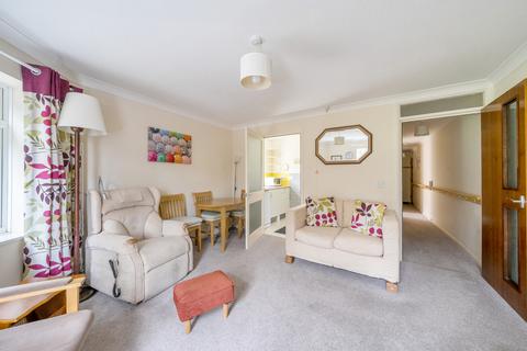 2 bedroom retirement property for sale, Market Square, Alton, Hampshire, GU34