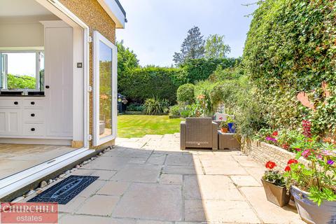 4 bedroom semi-detached bungalow for sale, Cadogan Gardens, London