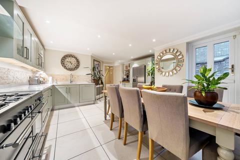 4 bedroom house for sale, Admiralty Way, Teddington, TW11