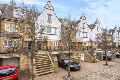 12 Admiralty Way, Teddington, TW11 0NL