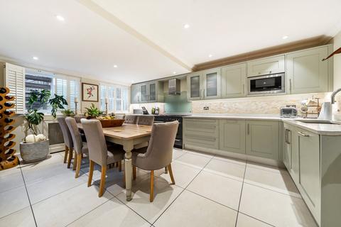 12 Admiralty Way, Teddington, TW11 0NL