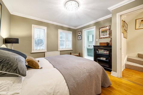 12 Admiralty Way, Teddington, TW11 0NL