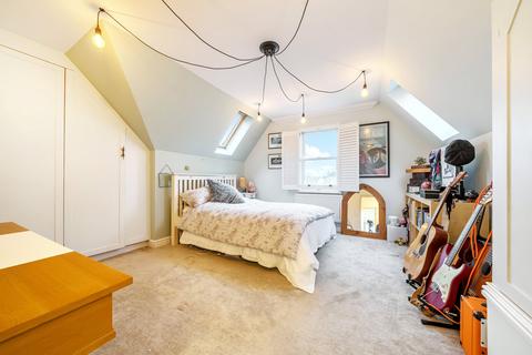 12 Admiralty Way, Teddington, TW11 0NL