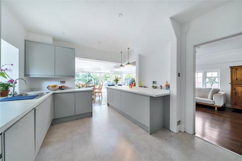 11 Queens Drive, Thames Ditton, KT7 0TJ