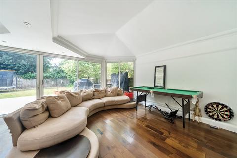 11 Queens Drive, Thames Ditton, KT7 0TJ