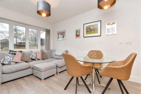 1 bedroom ground floor flat for sale, 94 Consort Drive, Leatherhead KT22