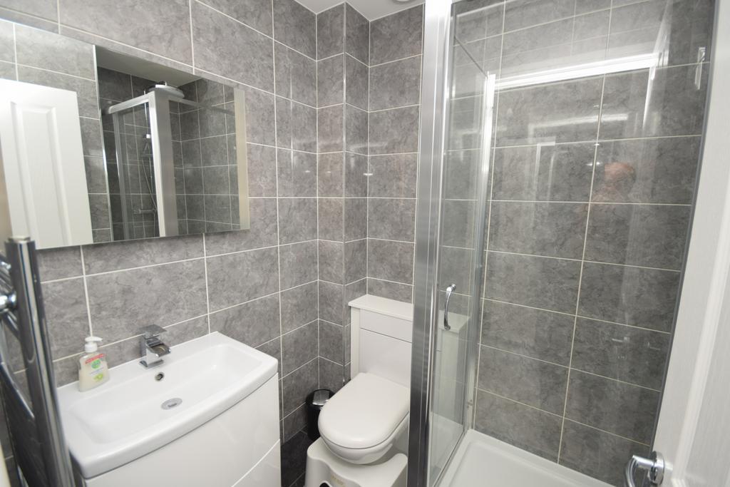 Master En Suite Bathroom