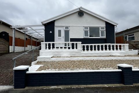 2 bedroom detached bungalow for sale, Derlyn Park, Tycroes, Ammanford, Carmarthenshire.