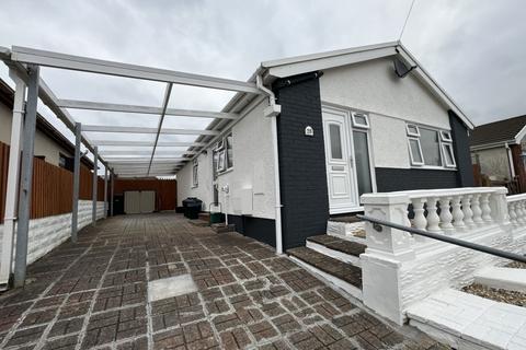 2 bedroom detached bungalow for sale, Derlyn Park, Tycroes, Ammanford, Carmarthenshire.