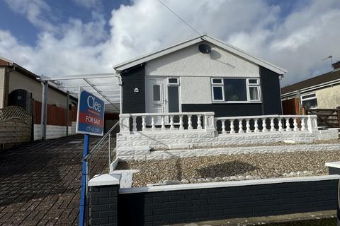 2 bedroom detached bungalow for sale, Derlyn Park, Tycroes, Ammanford, Carmarthenshire.