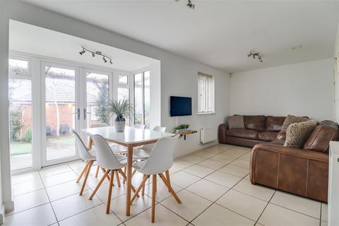 4 bedroom detached house for sale, Kiln Road, Benfleet SS7