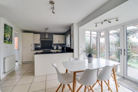 4 bedroom detached house for sale, Kiln Road, Benfleet SS7