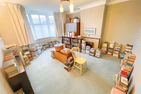 39 Upcroft Avenue, Edgware, HA8 9RA