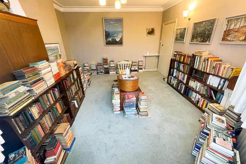 39 Upcroft Avenue, Edgware, HA8 9RA