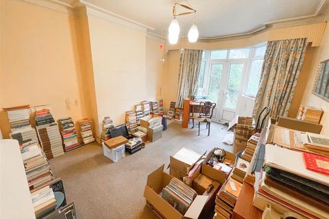 39 Upcroft Avenue, Edgware, HA8 9RA